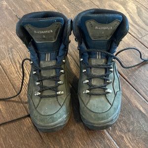 Lowa Renegade GTX Hiking Boot - size 9